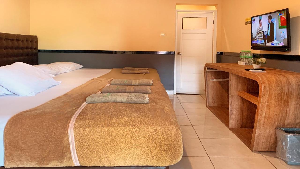 Auberge de jeunesse Omah Pelem Syariah à Semarang Extérieur photo